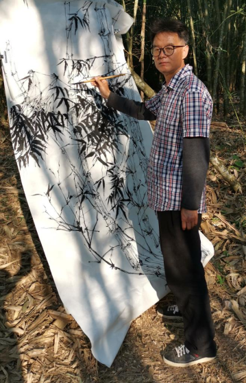 朱墨流韵：从传统到创新的国画之旅 —— 尹文红朱竹作品赏析(图1)